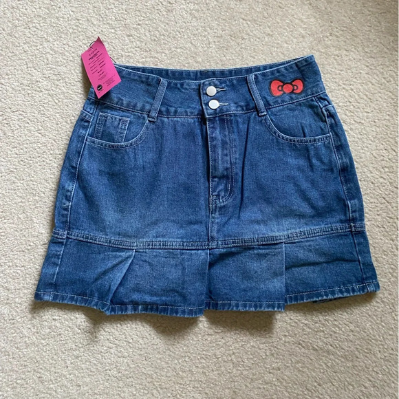 Hello Kitty Sanrio jean skirt NWT - Picture 2 of 4